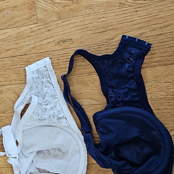 Pair of two Bali 34DD Lace 'N Smooth Underwire Bras - Picture 8 of 11